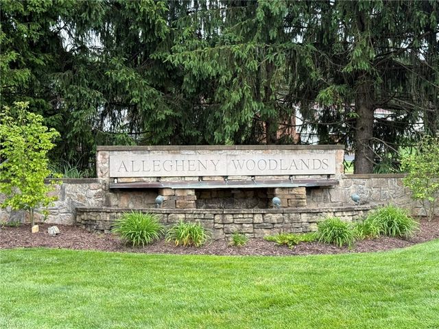 411 Chestnut Ln, Allegheny Twp, PA 15613