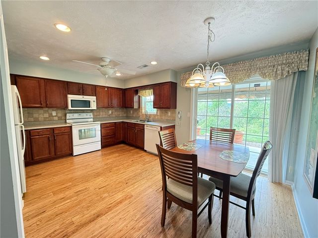 411 Chestnut Ln, Allegheny Twp, PA 15613