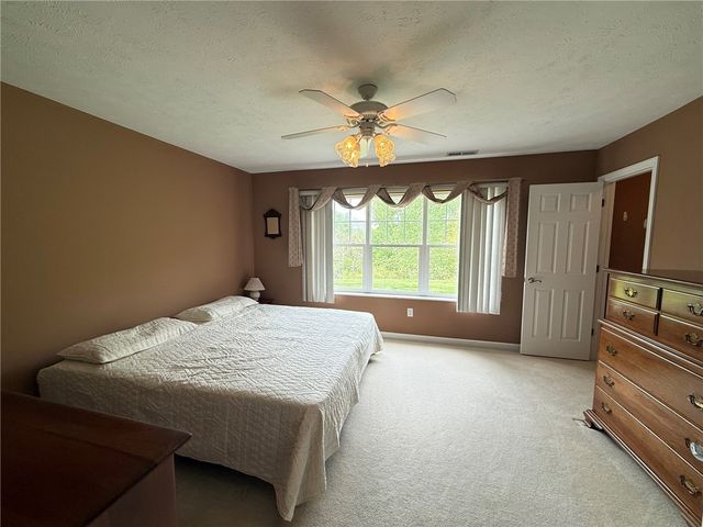 411 Chestnut Ln, Allegheny Twp, PA 15613