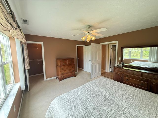 411 Chestnut Ln, Allegheny Twp, PA 15613