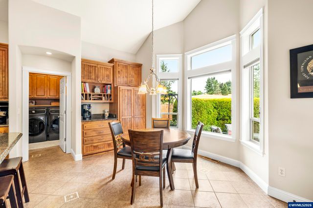2261 Chapman Hill Dr NW, Salem, OR 97304