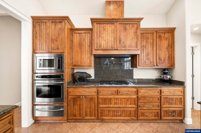 2261 Chapman Hill Dr NW, Salem, OR 97304