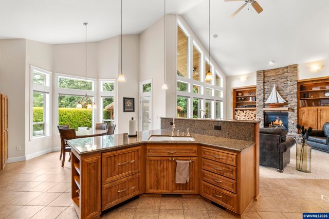 2261 Chapman Hill Dr NW, Salem, OR 97304
