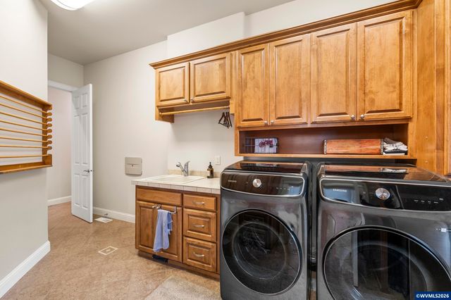 2261 Chapman Hill Dr NW, Salem, OR 97304