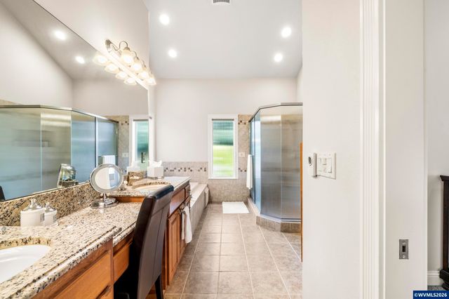 2261 Chapman Hill Dr NW, Salem, OR 97304