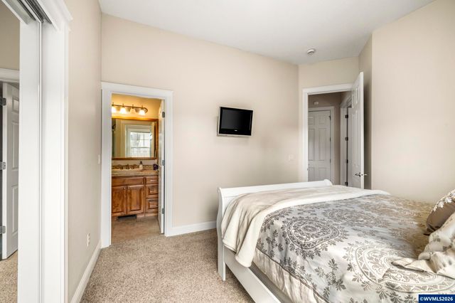 2261 Chapman Hill Dr NW, Salem, OR 97304