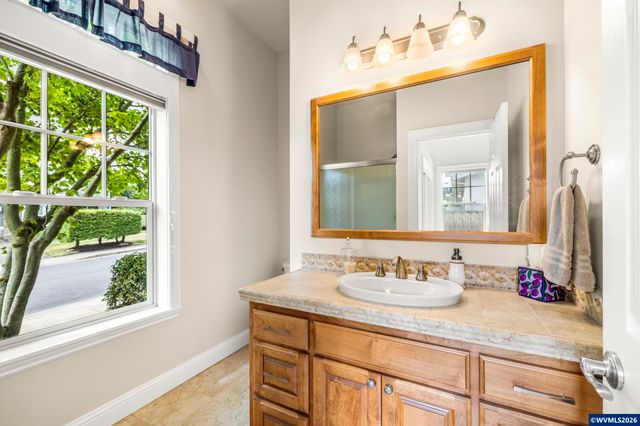 2261 Chapman Hill Dr NW, Salem, OR 97304