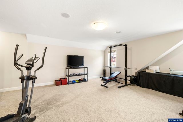 2261 Chapman Hill Dr NW, Salem, OR 97304