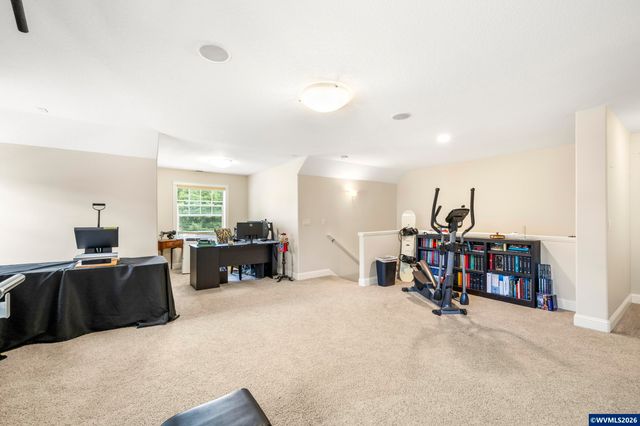 2261 Chapman Hill Dr NW, Salem, OR 97304