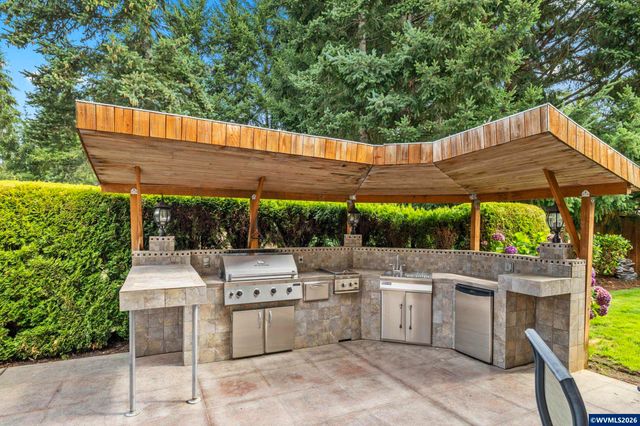 2261 Chapman Hill Dr NW, Salem, OR 97304