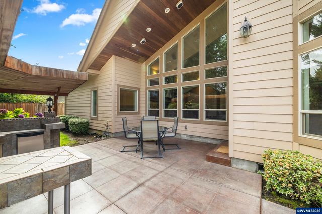 2261 Chapman Hill Dr NW, Salem, OR 97304