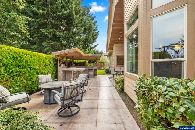 2261 Chapman Hill Dr NW, Salem, OR 97304