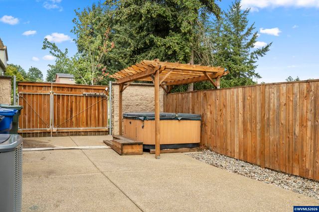 2261 Chapman Hill Dr NW, Salem, OR 97304