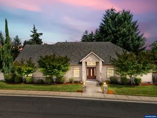 2261 Chapman Hill Dr NW, Salem, OR 97304