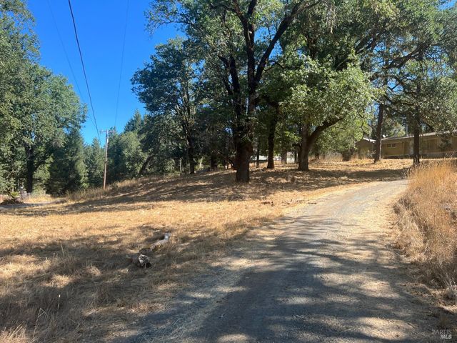 46145 Meadow Ln N, Laytonville, CA 95454