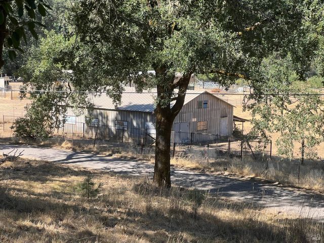 46145 Meadow Ln N, Laytonville, CA 95454