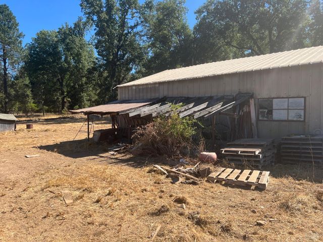 46145 Meadow Ln N, Laytonville, CA 95454