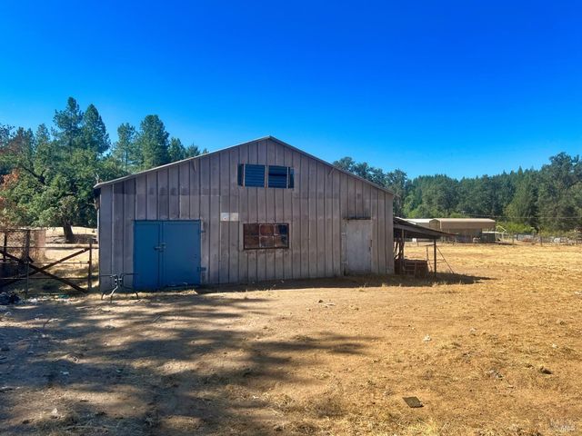 46145 Meadow Ln N, Laytonville, CA 95454
