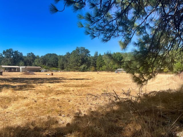 46145 Meadow Ln N, Laytonville, CA 95454