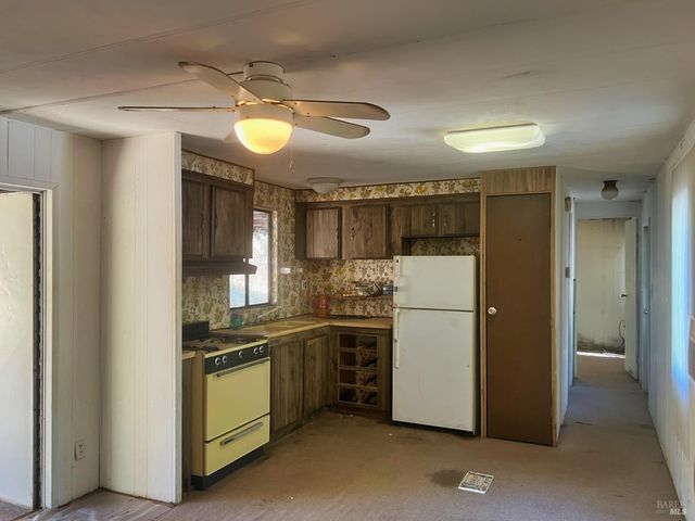 46145 Meadow Ln N, Laytonville, CA 95454