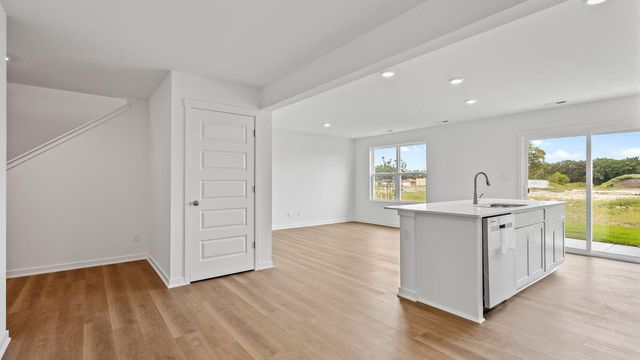 548 Cressmoor Boulevard, Hobart, IN 46342