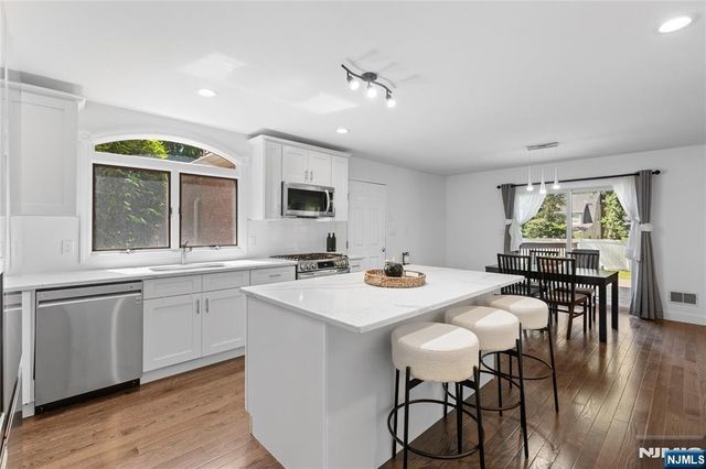 30 Creston Avenue, Tenafly, NJ 07670