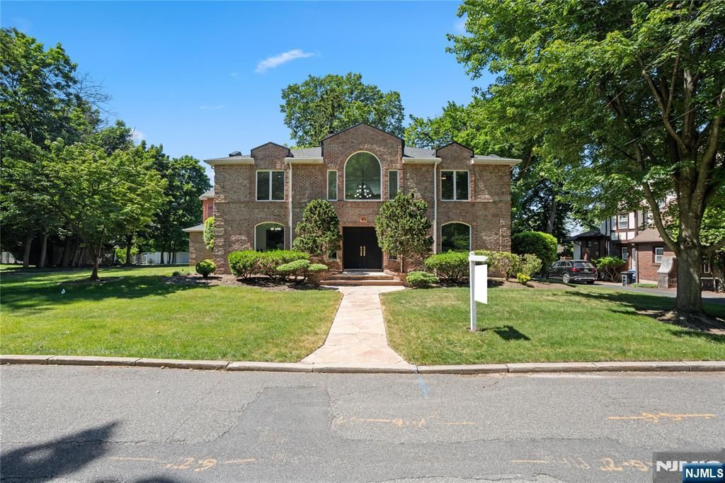 30 Creston Avenue, Tenafly, NJ 07670