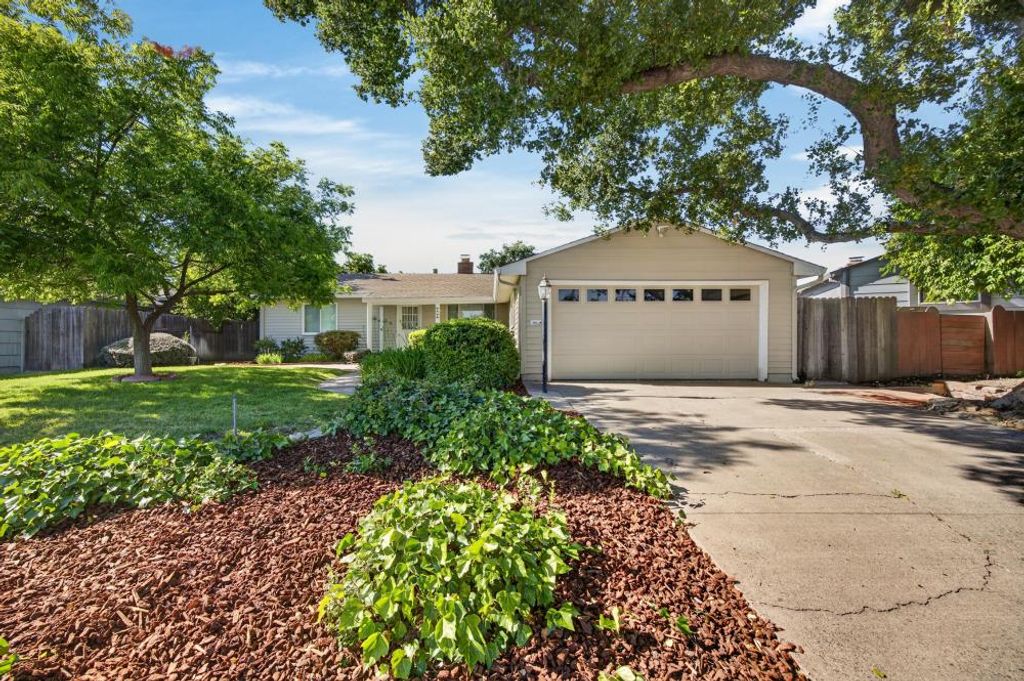 4549 Lippi Pkwy, Sacramento, CA 95823