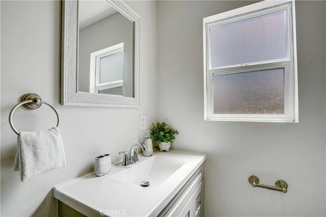 1301 S Hudson, Los Angeles, CA 90019