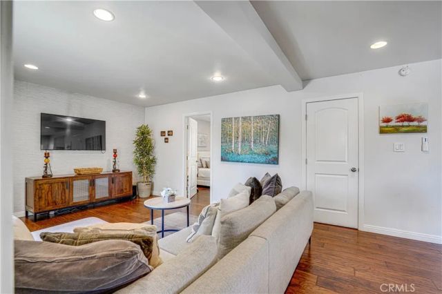 1301 S Hudson, Los Angeles, CA 90019