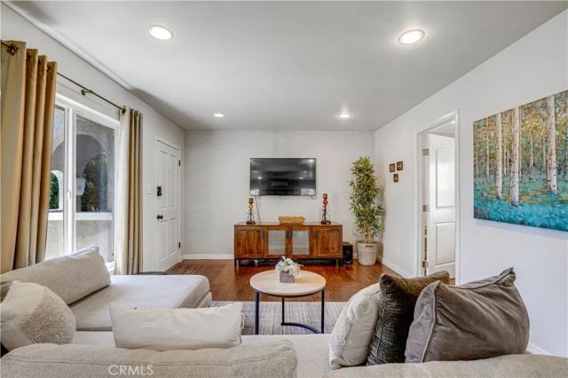 1301 S Hudson, Los Angeles, CA 90019