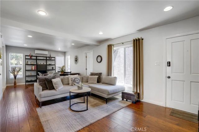 1301 S Hudson, Los Angeles, CA 90019