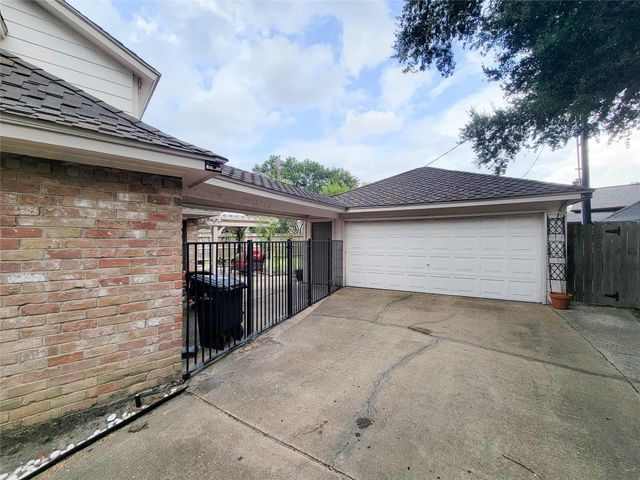 8423 Burwood Park Drive, Spring, TX 77379