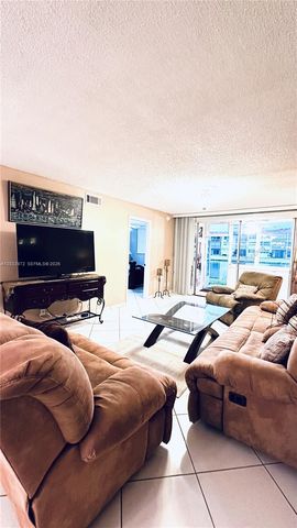 8961 S Hollybrook Boulevard 106, Pembroke Pines, FL 33025