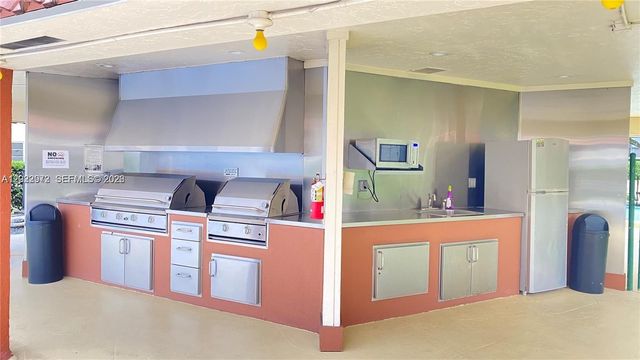 8961 S Hollybrook Boulevard 106, Pembroke Pines, FL 33025