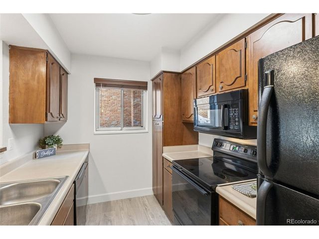 2902 Airport Rd 136, Colorado Springs, CO 80910