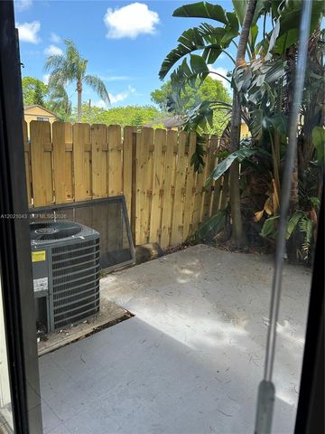 1136 NE 210th Ter 1136, Miami, FL 33179