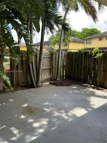 1136 NE 210th Ter 1136, Miami, FL 33179
