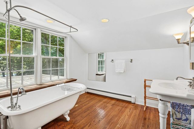 910 New Suffolk Avenue, Mattituck, NY 11952