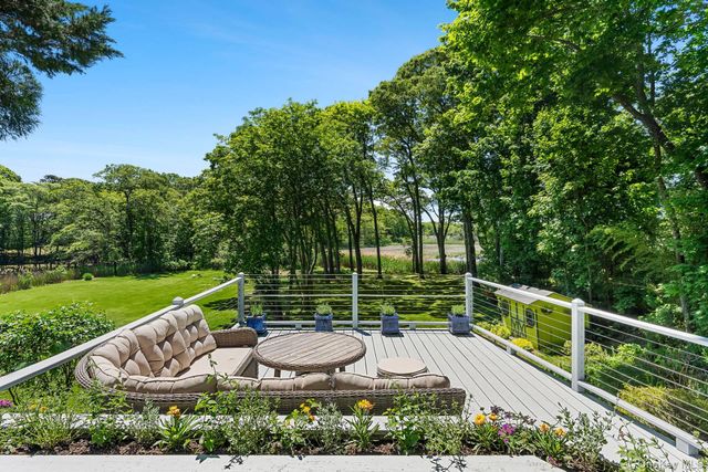910 New Suffolk Avenue, Mattituck, NY 11952