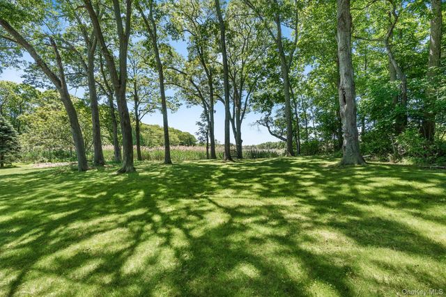 910 New Suffolk Avenue, Mattituck, NY 11952