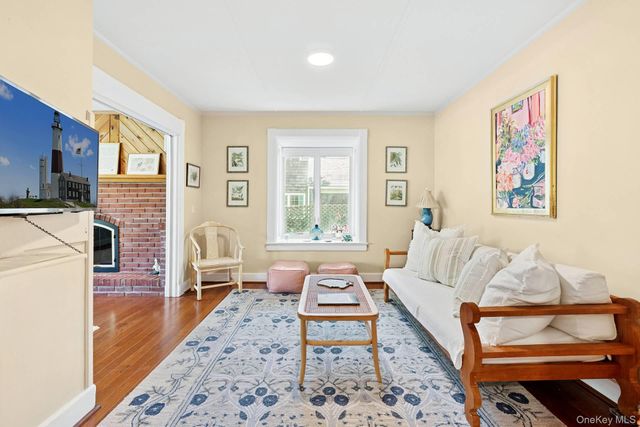 910 New Suffolk Avenue, Mattituck, NY 11952