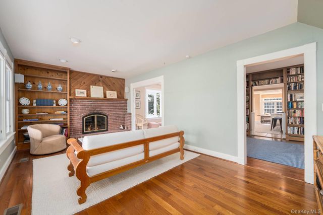 910 New Suffolk Avenue, Mattituck, NY 11952