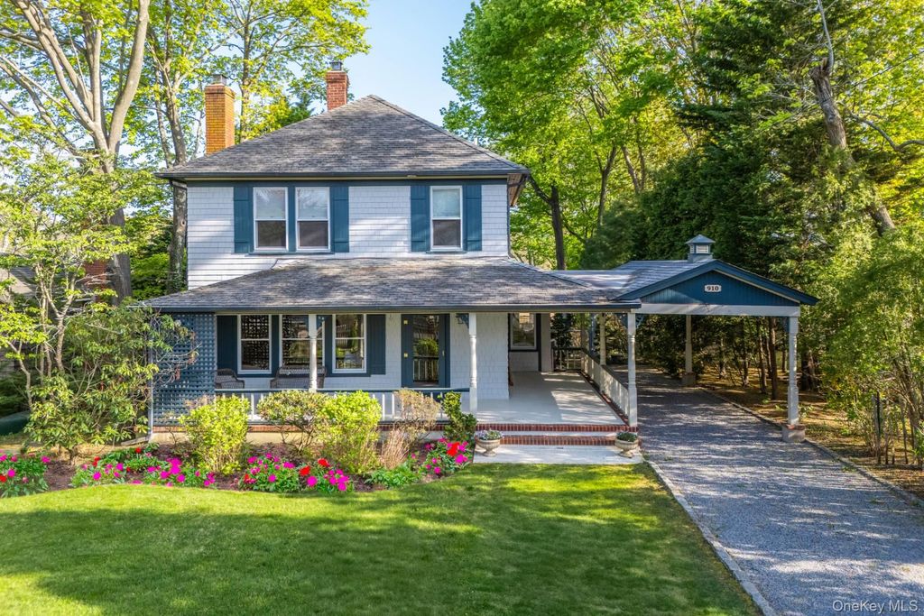 910 New Suffolk Avenue, Mattituck, NY 11952