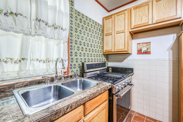 1805 ARIZONA Avenue, El Paso, TX 79902