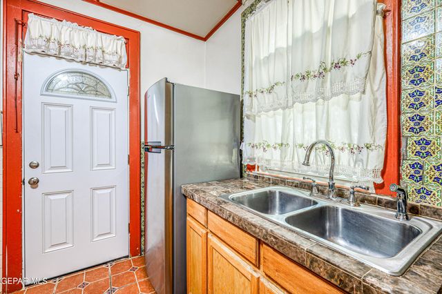 1805 ARIZONA Avenue, El Paso, TX 79902