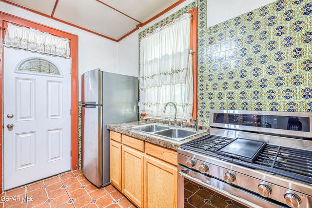 1805 ARIZONA Avenue, El Paso, TX 79902