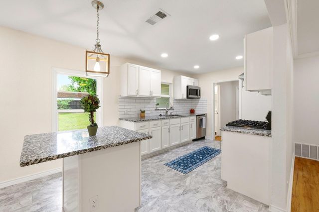 2401 Sunset Street, Denison, TX 75020