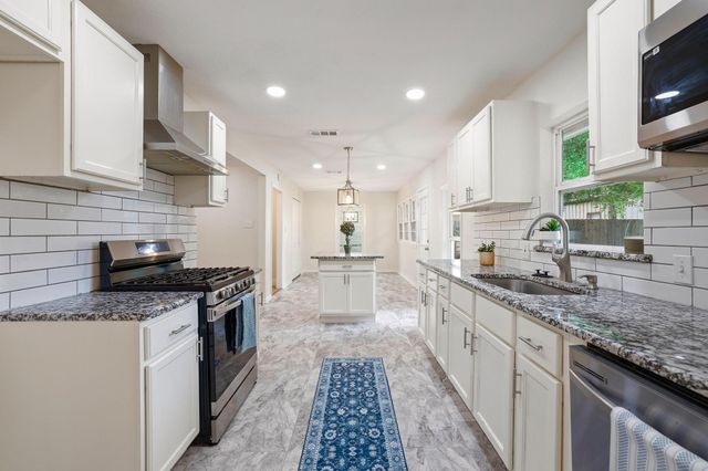 2401 Sunset Street, Denison, TX 75020