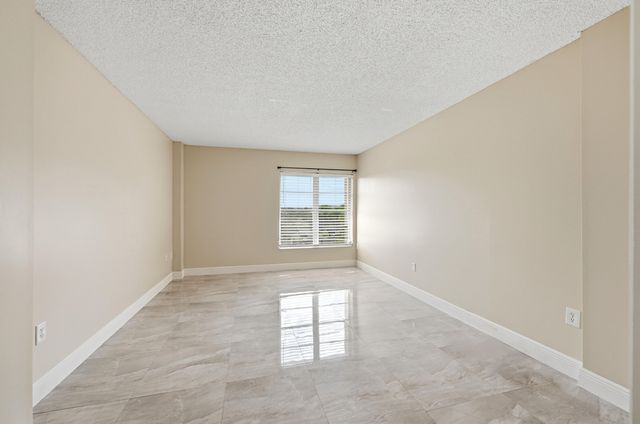 4158 Inverrary Drive 511, Lauderhill, FL 33319